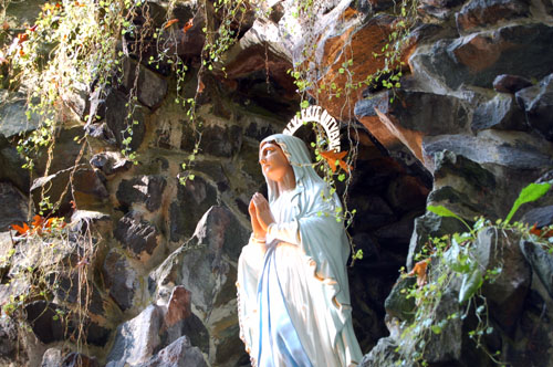 Meersel-Dreef, the Virgin Mary over the Grotto